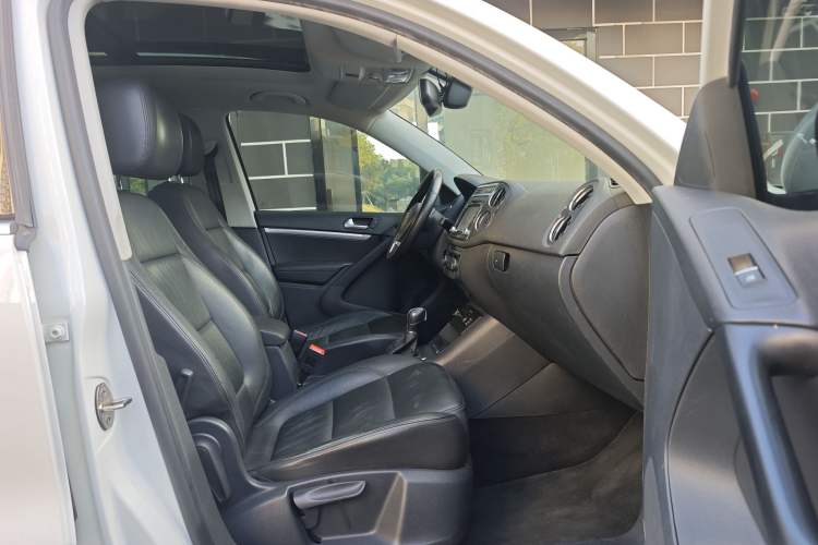 Used Volkswagen Tiguan 2015 2.0 TSI Comfort Edition Right Front Seat
