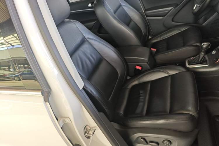 Used Volkswagen Tiguan 2015 1.8TSI Automatic Two-Wheel Drive Luxury Model Right Front Seat