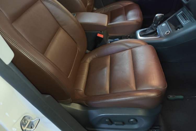 Used Volkswagen Tiguan 2015 1.8TSI Automatic Two-Wheel Drive Luxury Model Right Front Seat