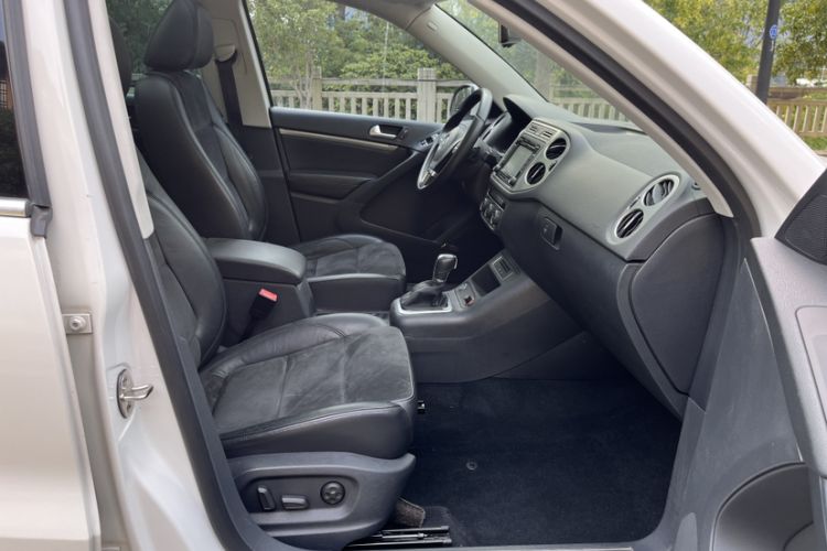 Used Volkswagen Tiguan 2015 2.0 TSI Automatic All-Wheel Drive Flagship Edition Right Front Seat