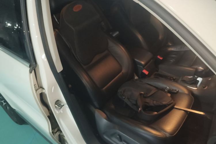 Used Volkswagen Tiguan 2015 2.0 TSI Automatic All-Wheel Drive Luxury Edition Right Front Seat