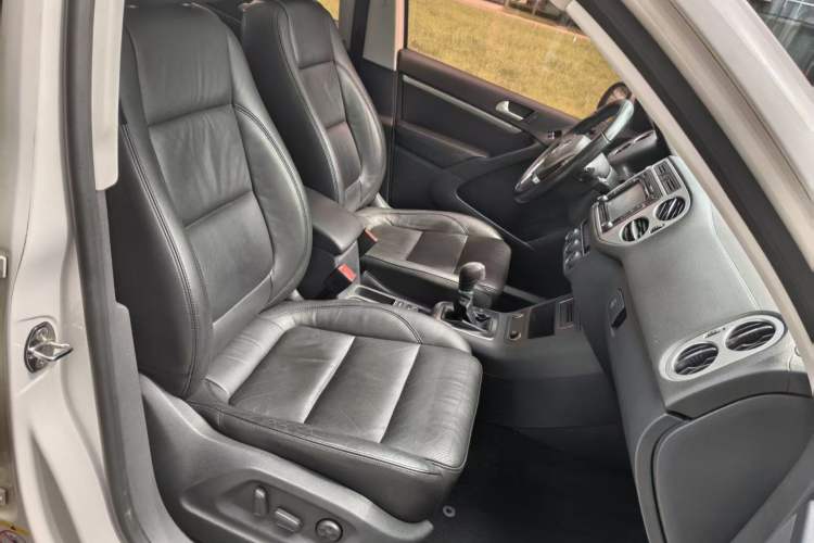 Used Volkswagen Tiguan 2015 1.8TSI Automatic Two-Wheel Drive Luxury Model Right Front Seat