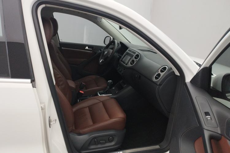 Used Volkswagen Tiguan 2015 1.8TSI Automatic Two-Wheel Drive Luxury Model Right Front Seat