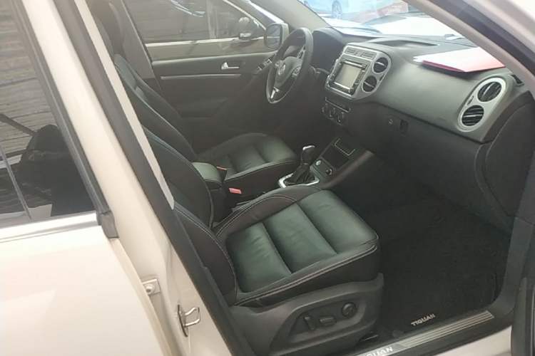 Used Volkswagen Tiguan 2015 1.8TSI Automatic Two-Wheel Drive Luxury Model Right Front Seat