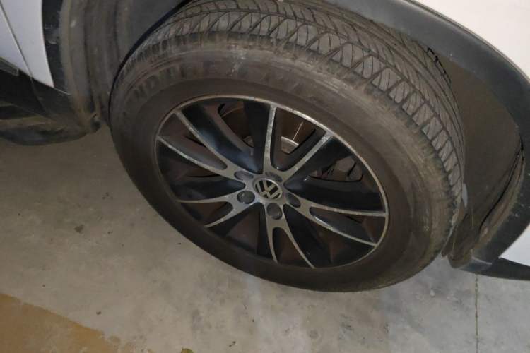 Used Volkswagen Tiguan 2015 1.8TSI Automatic All-Wheel-Drive Luxury Model Right Front Wheel Hub