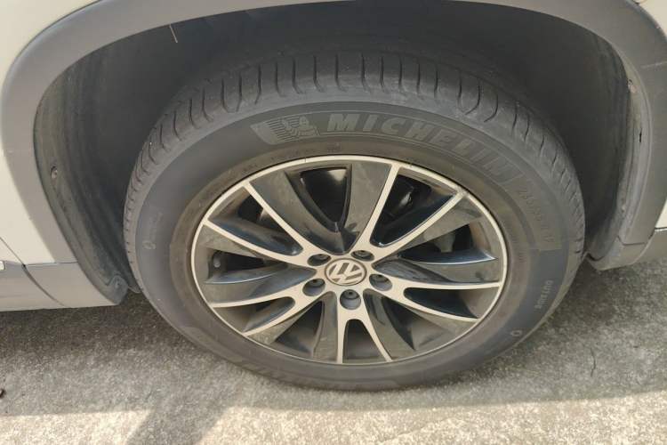 Used Volkswagen Tiguan 2015 1.8TSI Automatic All-Wheel-Drive Luxury Model Right Front Wheel Hub