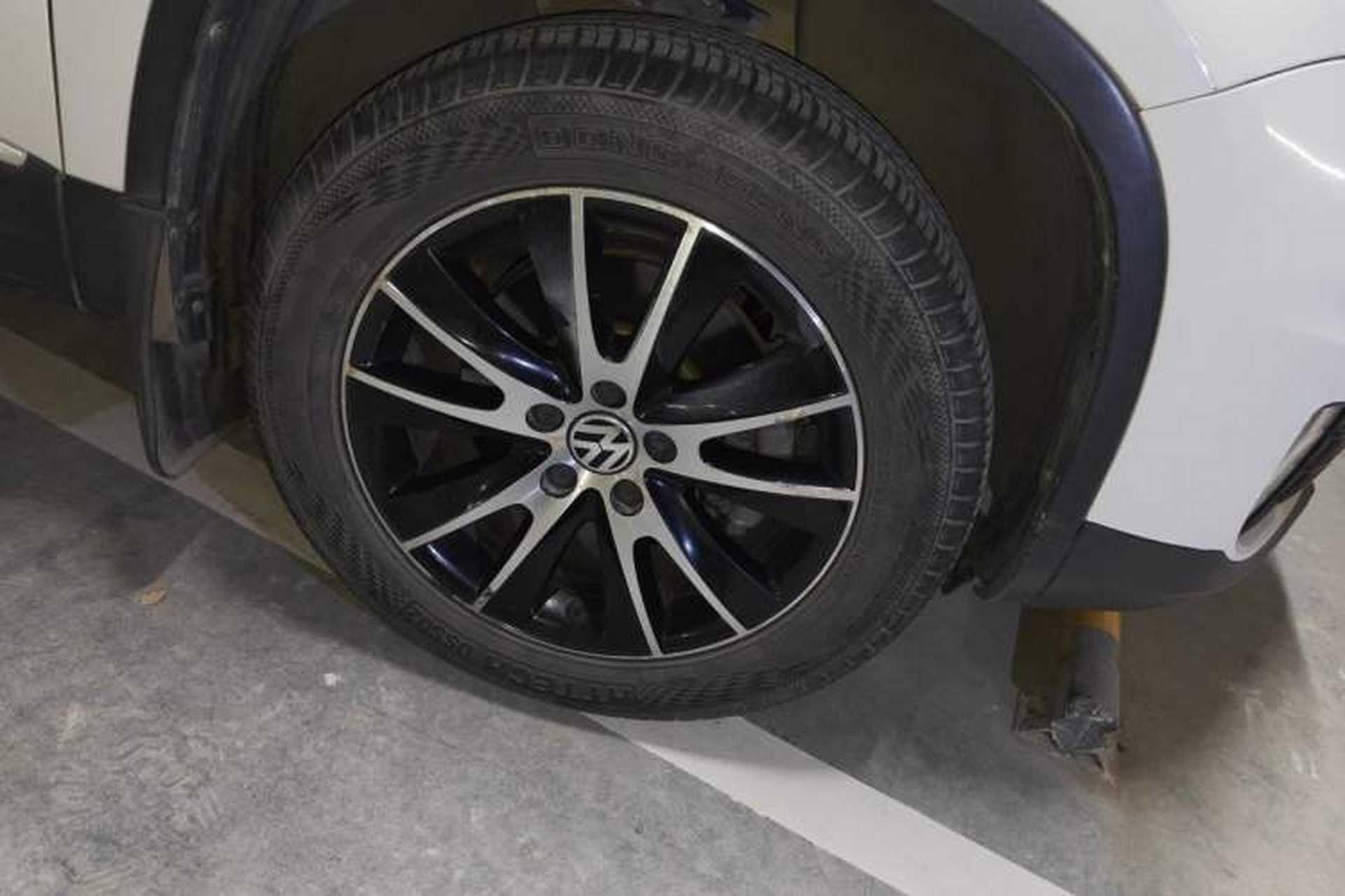 Used Volkswagen Tiguan 2015 2.0 TSI Automatic All-Wheel Drive Luxury Edition Right Front Wheel Hub