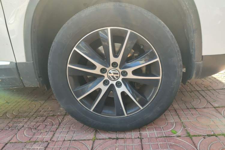 Used Volkswagen Tiguan 2015 1.8TSI Automatic Two-Wheel Drive Luxury Model Right Front Wheel Hub