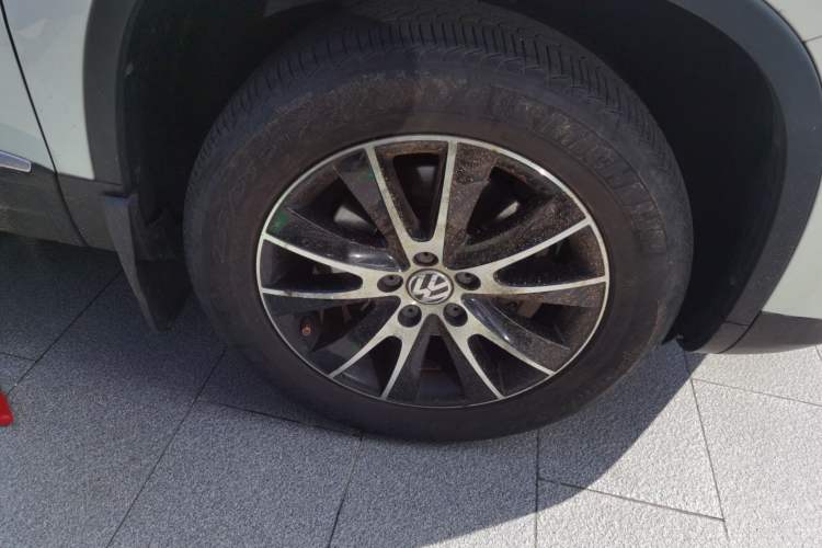 Used Volkswagen Tiguan 2015 1.8TSI Automatic Two-Wheel Drive Luxury Model Right Front Wheel Hub