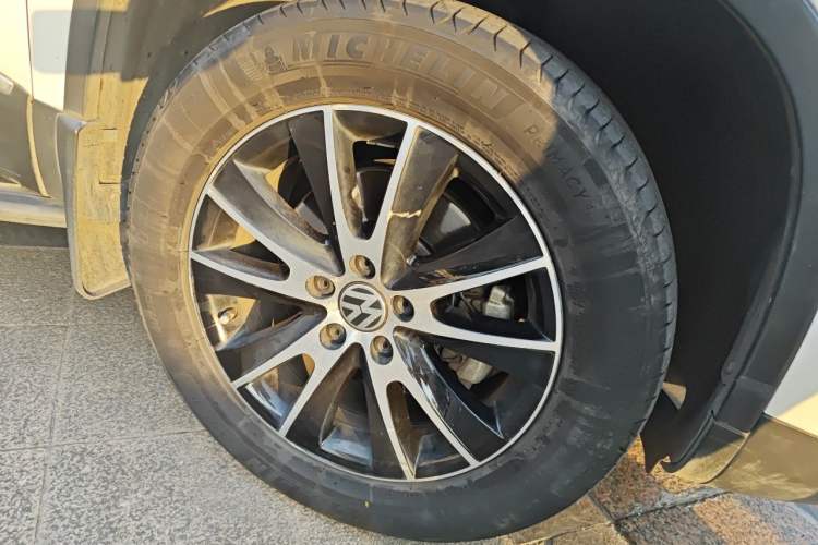 Used Volkswagen Tiguan 2015 1.8TSI Automatic Two-Wheel Drive Luxury Model Right Front Wheel Hub