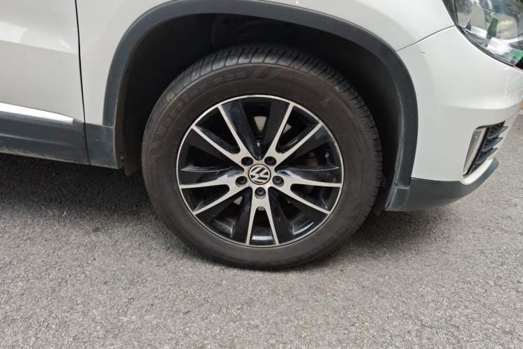 Used Volkswagen Tiguan 2015 1.8TSI Automatic Two-Wheel Drive Luxury Model Right Front Wheel Hub