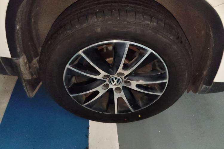 Used Volkswagen Tiguan 2015 1.8TSI Automatic Two-Wheel Drive Luxury Model Right Front Wheel Hub