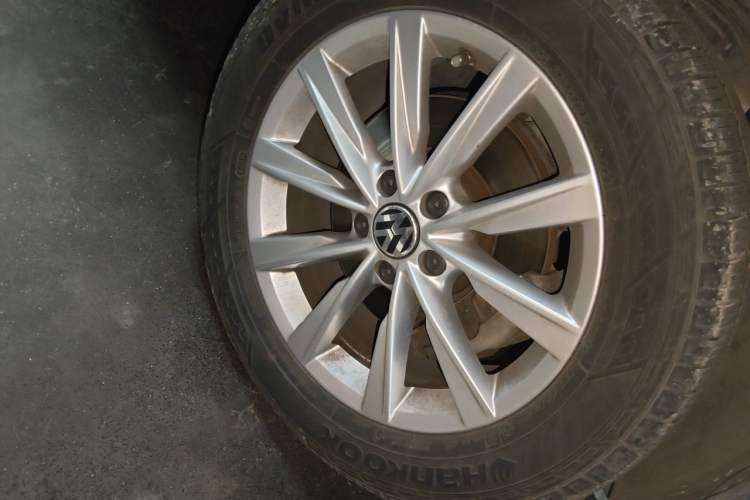 Used Volkswagen Tiguan 2015 1.8TSI Automatic Two-Wheel Drive Comfort Edition Right Front Wheel Hub