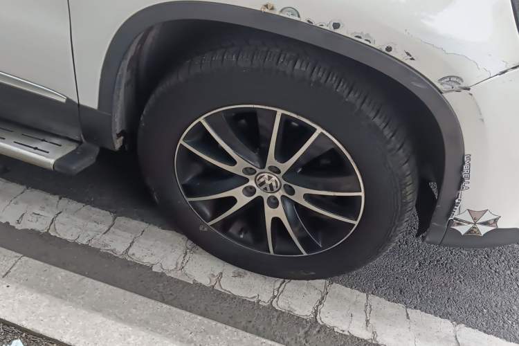 Used Volkswagen Tiguan 2015 1.8TSI Automatic All-Wheel-Drive Luxury Model Right Front Wheel Hub