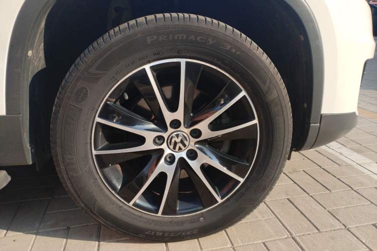 Used Volkswagen Tiguan 2015 1.8TSI Automatic All-Wheel-Drive Luxury Model Right Front Wheel Hub