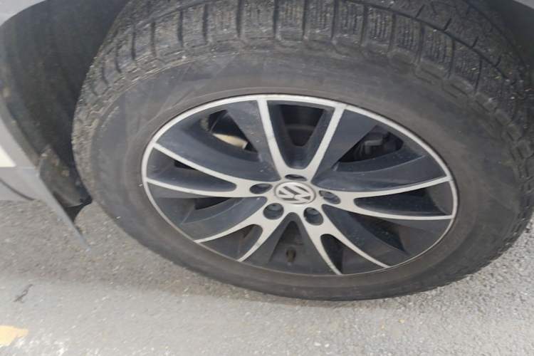 Used Volkswagen Tiguan 2015 1.8TSI Automatic All-Wheel-Drive Luxury Model Right Front Wheel Hub