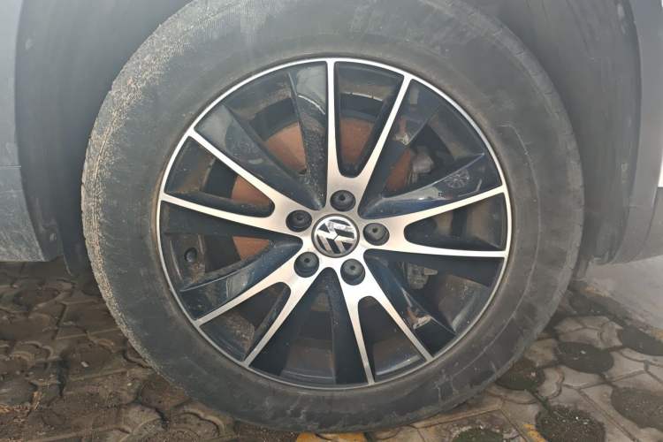 Used Volkswagen Tiguan 2015 1.8TSI Automatic Two-Wheel Drive Luxury Model Right Front Wheel Hub