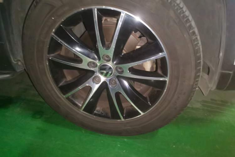 Used Volkswagen Tiguan 2015 1.8TSI Automatic All-Wheel-Drive Luxury Model Right Front Wheel Hub
