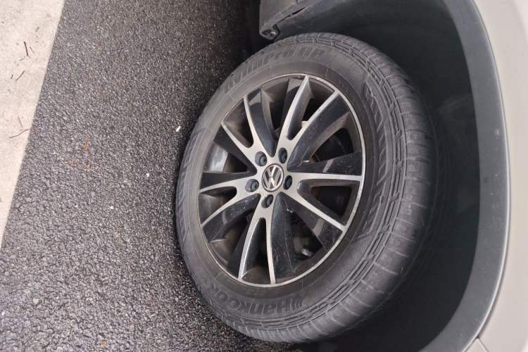 Used Volkswagen Tiguan 2015 1.8TSI Automatic Two-Wheel Drive Luxury Model Right Front Wheel Hub
