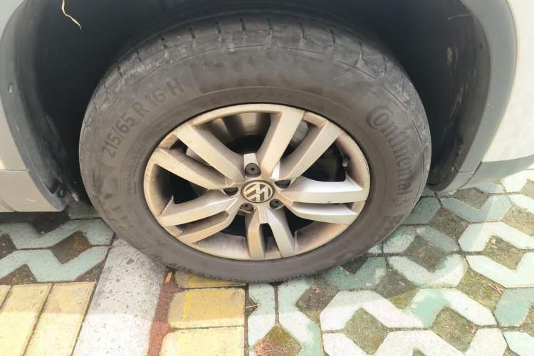 Used Volkswagen Tiguan 2015 1.8TSI Automatic Two-Wheel Drive Trend Edition Right Front Wheel Hub
