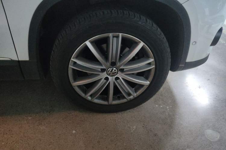 Used Volkswagen Tiguan 2015 2.0 TSI Comfort Edition Right Front Wheel Hub