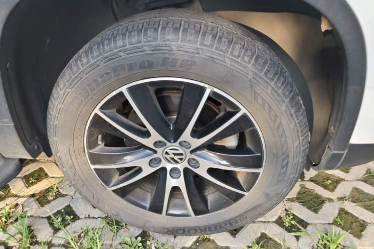 Used Volkswagen Tiguan 2015 1.8TSI Automatic Two-Wheel Drive Luxury Model Right Front Wheel Hub