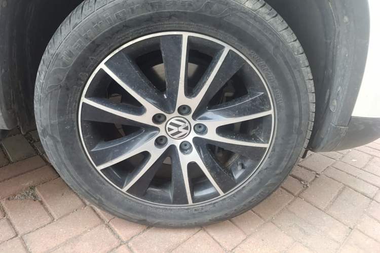 Used Volkswagen Tiguan 2015 1.8TSI Automatic All-Wheel-Drive Luxury Model Right Front Wheel Hub
