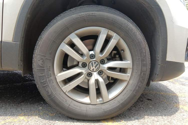 Used Volkswagen Tiguan 2015 1.8TSI Automatic Two-Wheel Drive Trend Edition Right Front Wheel Hub