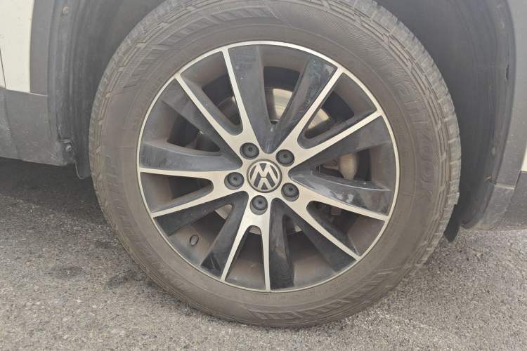 Used Volkswagen Tiguan 2015 1.8TSI Automatic Two-Wheel Drive Luxury Model Right Front Wheel Hub