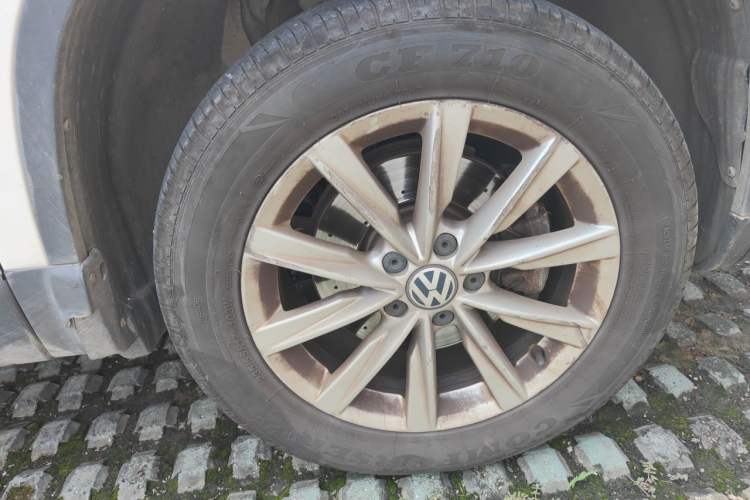 Used Volkswagen Tiguan 2015 1.8TSI Automatic Two-Wheel Drive Comfort Edition Right Front Wheel Hub