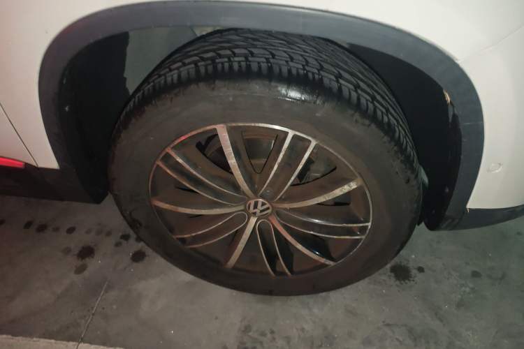 Used Volkswagen Tiguan 2015 2.0 TSI Automatic All-Wheel Drive Flagship Edition Right Front Wheel Hub