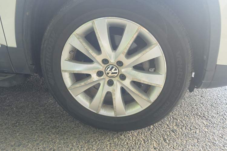 Used Volkswagen Tiguan 2015 1.8TSI Automatic All-Wheel-Drive Luxury Model Right Front Wheel Hub