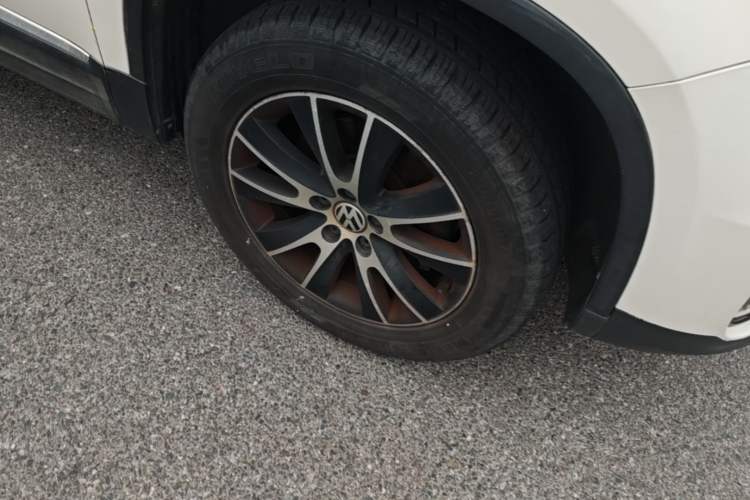 Used Volkswagen Tiguan 2015 1.8TSI Automatic Two-Wheel Drive Luxury Model Right Front Wheel Hub