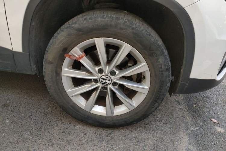 Used Volkswagen Tiguan 2015 1.8TSI Automatic Two-Wheel Drive Comfort Edition Right Front Wheel Hub