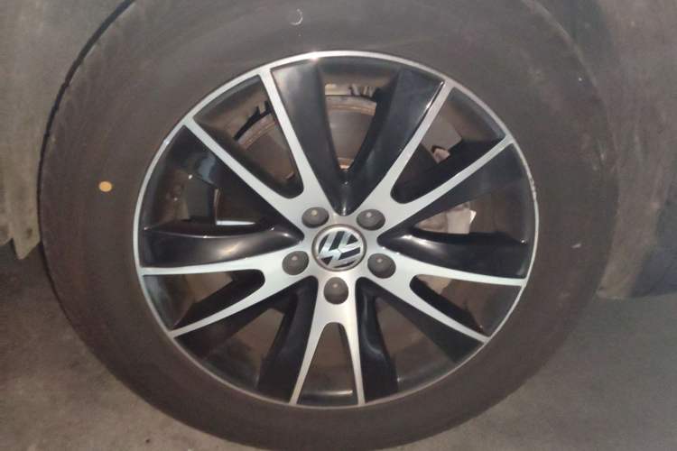 Used Volkswagen Tiguan 2015 1.8TSI Automatic Two-Wheel Drive Luxury Model Right Front Wheel Hub