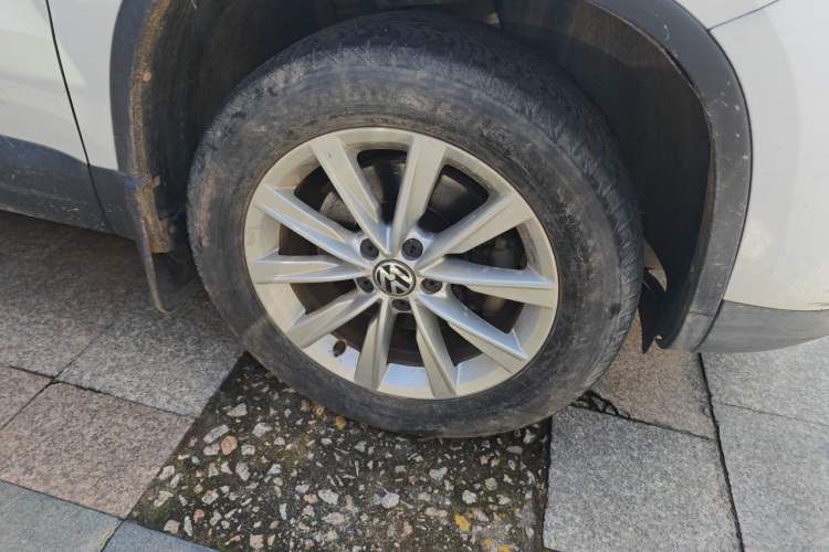 Used Volkswagen Tiguan 2015 1.8TSI Automatic Two-Wheel Drive Comfort Edition Right Front Wheel Hub