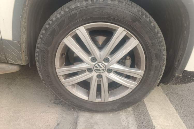 Used Volkswagen Tiguan 2015 1.8TSI Automatic Two-Wheel Drive Trend Edition Right Front Wheel Hub