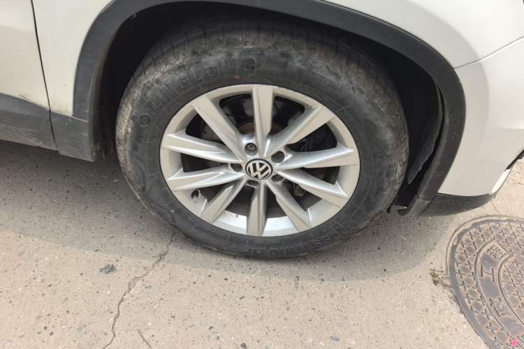 Used Volkswagen Tiguan 2015 1.8TSI Automatic All-Wheel Drive Style Vision Edition Right Front Wheel Hub