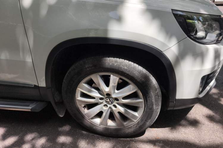 Used Volkswagen Tiguan 2015 1.8TSI Automatic Two-Wheel Drive Luxury Model Right Front Wheel Hub