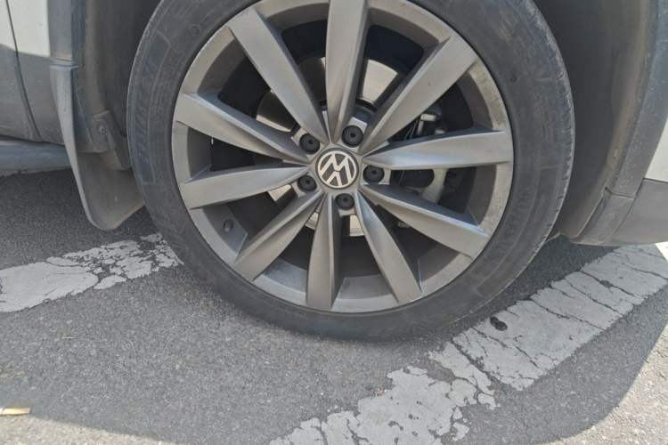 Used Volkswagen Tiguan 2015 1.8TSI Automatic Two-Wheel Drive Trend Edition Right Front Wheel Hub
