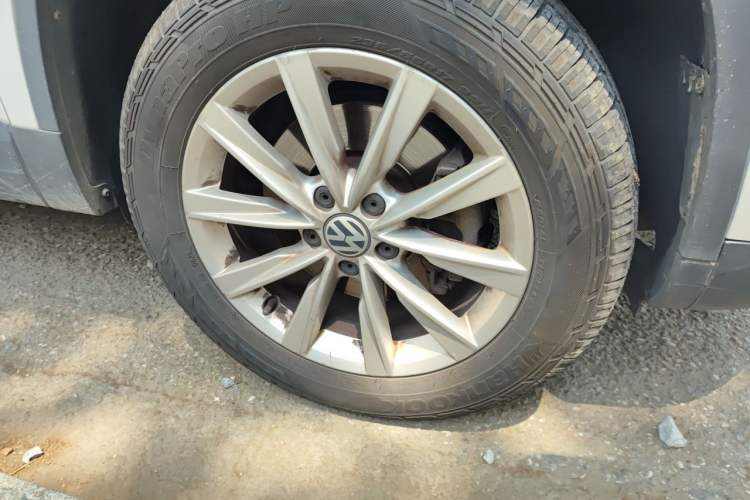Used Volkswagen Tiguan 2015 1.8TSI Automatic Two-Wheel Drive Comfort Edition Right Front Wheel Hub