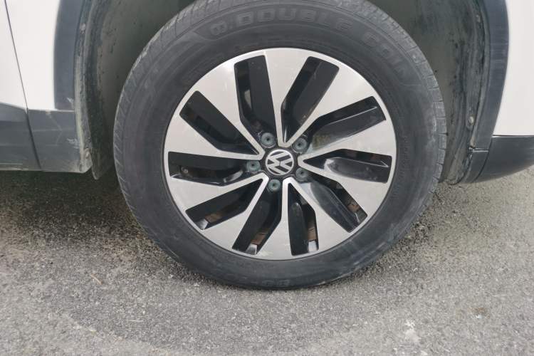 Used Volkswagen Tiguan 2015 1.4TSI Manual Two-Wheel Drive BlueMotion Edition Right Front Wheel Hub