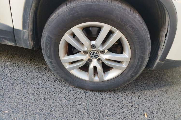 Used Volkswagen Tiguan 2015 1.8TSI Automatic Two-Wheel Drive Trend Edition Right Front Wheel Hub