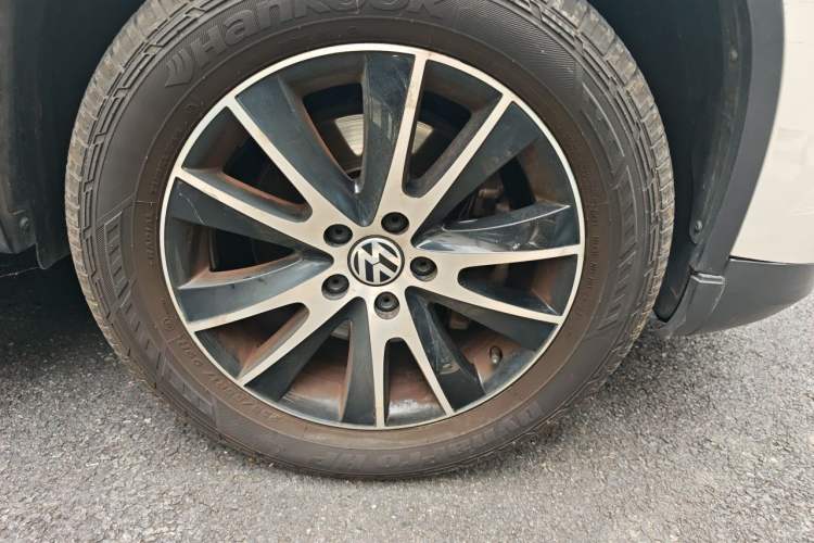 Used Volkswagen Tiguan 2015 1.8TSI Automatic Two-Wheel Drive Luxury Model Right Front Wheel Hub