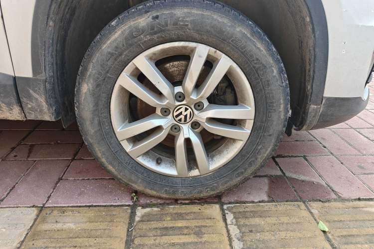 Used Volkswagen Tiguan 2015 1.8TSI Automatic Two-Wheel Drive Trend Edition Right Front Wheel Hub