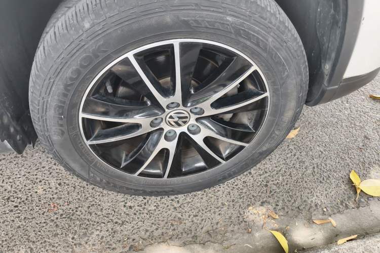 Used Volkswagen Tiguan 2015 1.8TSI Automatic Two-Wheel Drive Luxury Model Right Front Wheel Hub