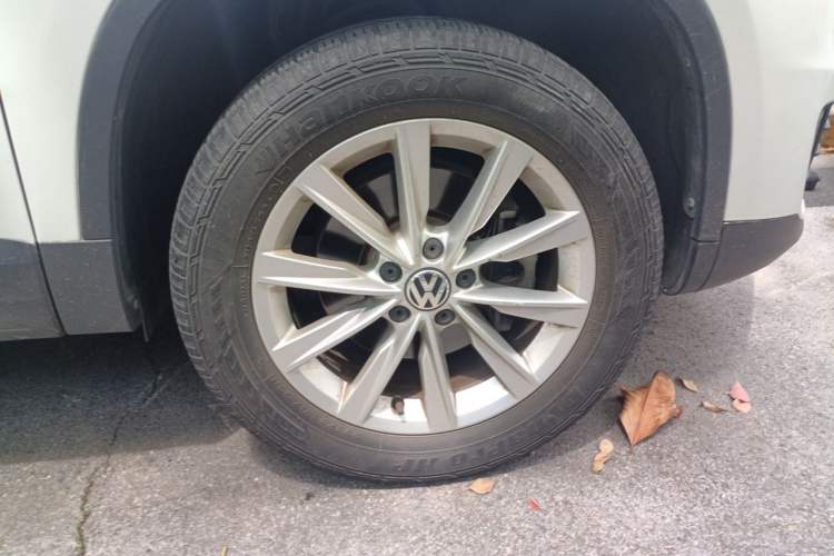Used Volkswagen Tiguan 2015 1.8TSI Automatic Two-Wheel Drive Comfort Edition Right Front Wheel Hub