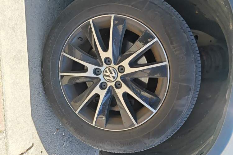 Used Volkswagen Tiguan 2015 1.8TSI Automatic All-Wheel-Drive Luxury Model Right Front Wheel Hub