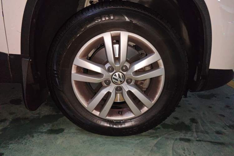 Used Volkswagen Tiguan 2015 1.8TSI Manual Two-Wheel Drive Fashion Edition Right Front Wheel Hub