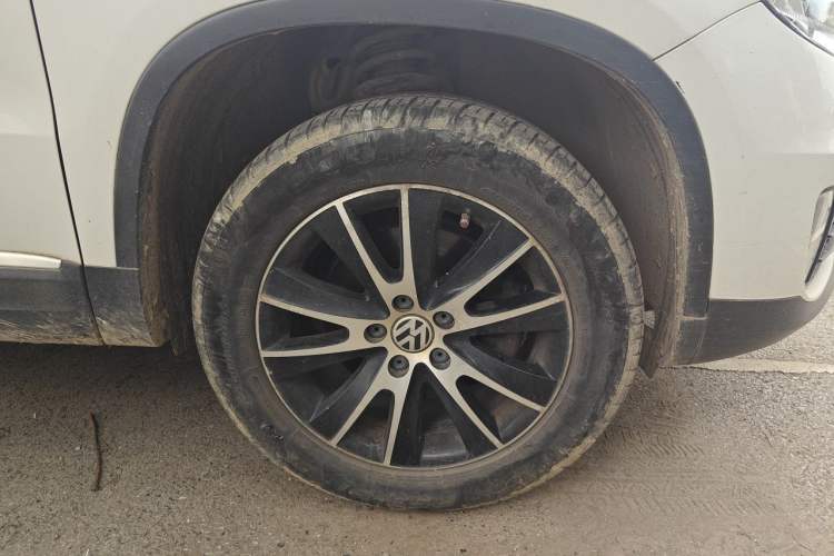 Used Volkswagen Tiguan 2015 2.0 TSI Automatic All-Wheel Drive Luxury Edition Right Front Wheel Hub